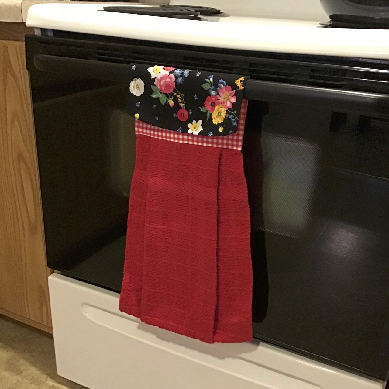 Stitch it! Sisters No-Hassle Kitchen Towel Topper Sewing Project S!S 106 by NZ Productions Towel on Stove