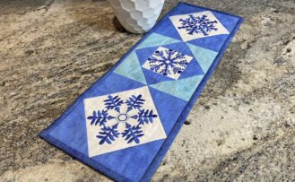 SISQ116QQHWSQ 03 Quick Quilting in the Hoop Winter Snowflakes Mini Wall Quilt Bundle Box scaled