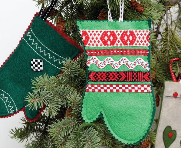 Christmas Crafts to Use Up Extra Yarn • Sewrella